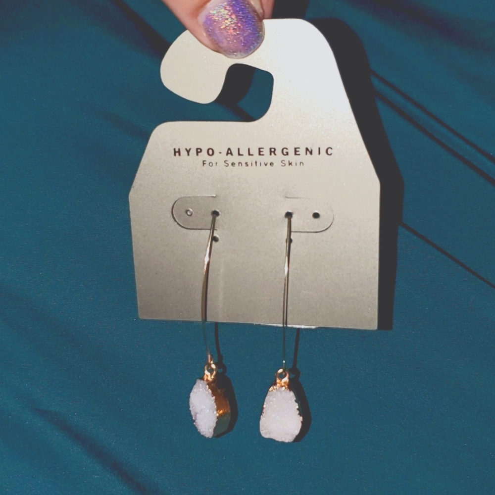 Au Natural Hypoallergenic Rose quartz like pink stone gold drop geode earrings